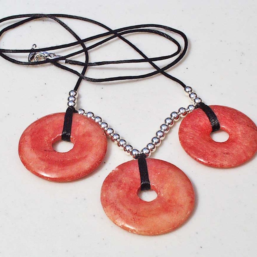 AGATE DONUT GEM NECKLACE, 3 LARGE DARK PEACH, 26 in. LONG, SILVER TONE BEADS ON